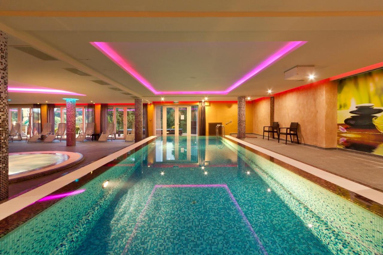 To Wellness Hotel Bánk Exteriör bild
